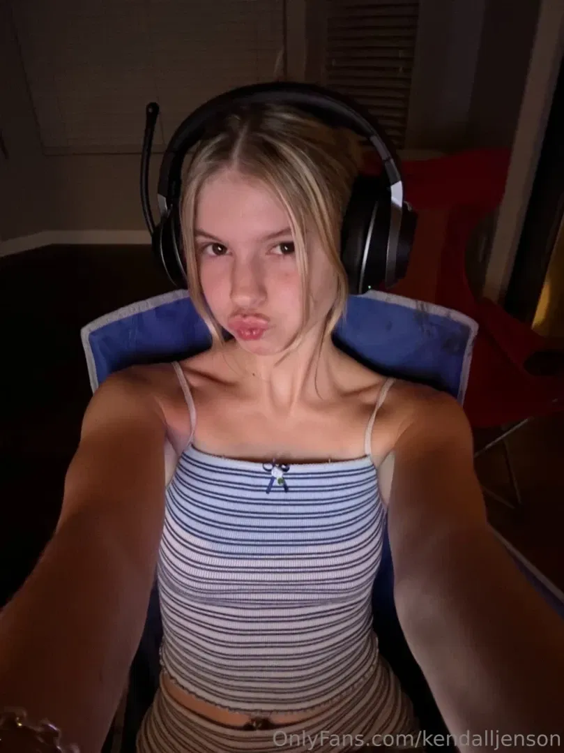 Kendall Jenson bares all in this candid shot