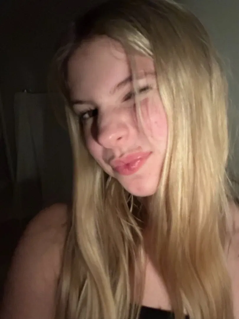 Kendall Jenson captivates with her playful side