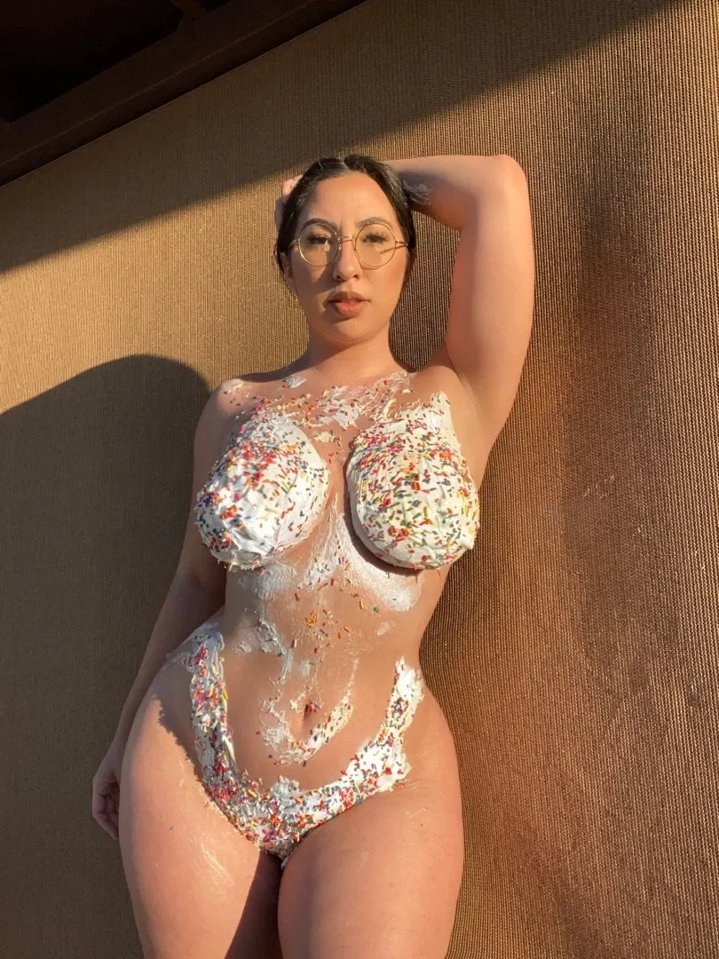 Hannah's leaked photo causing a stir