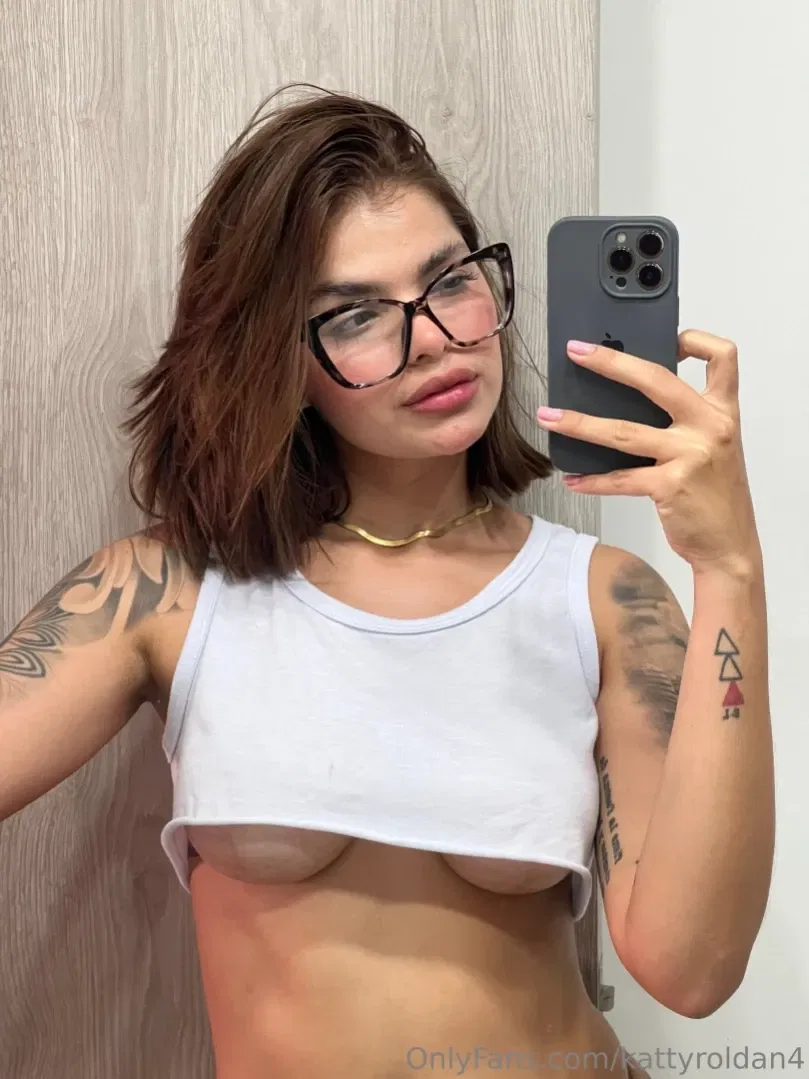 Katty Roldan daring photo