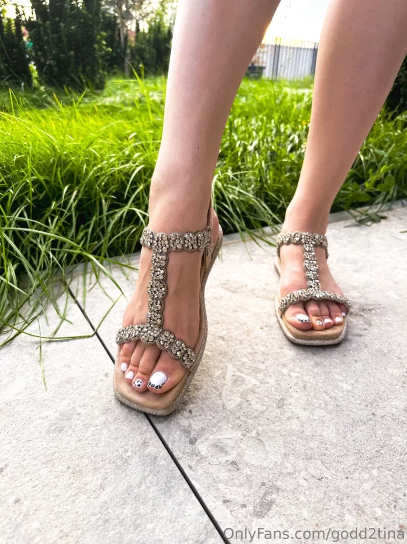 thegoddesstina_feet