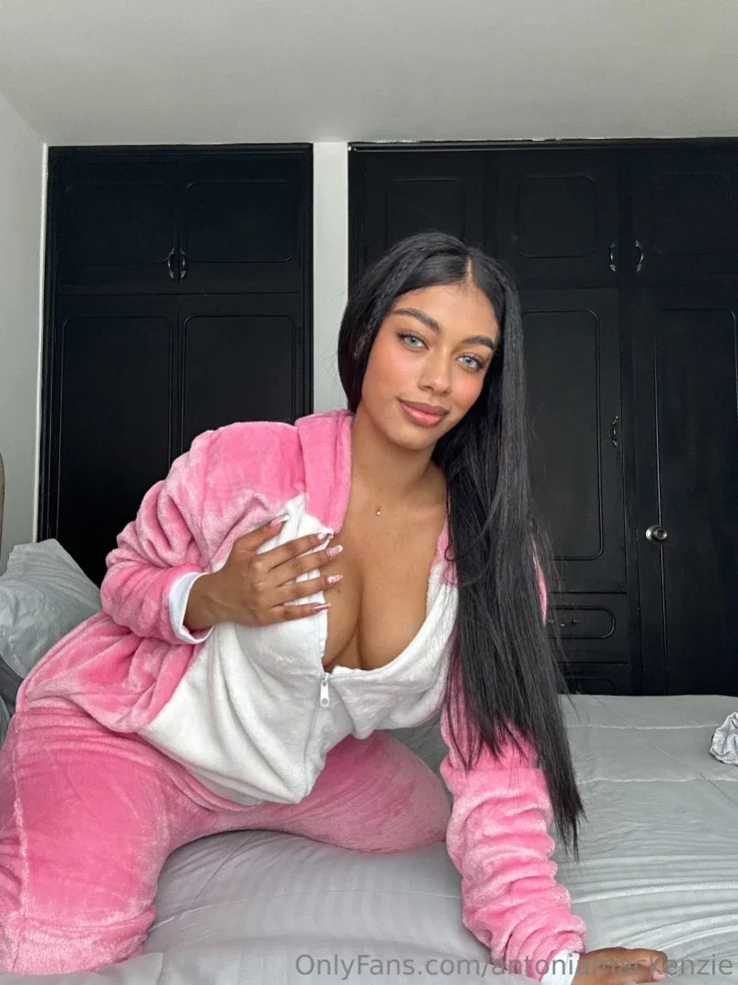 antoniamackenzie