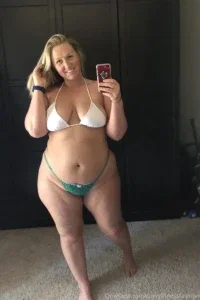 thatcurvyblonde