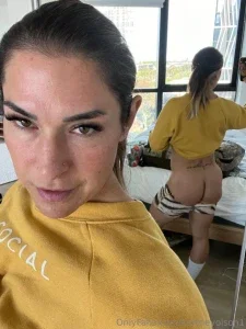 kortneyolson1