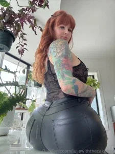 juliewiththecakefree
