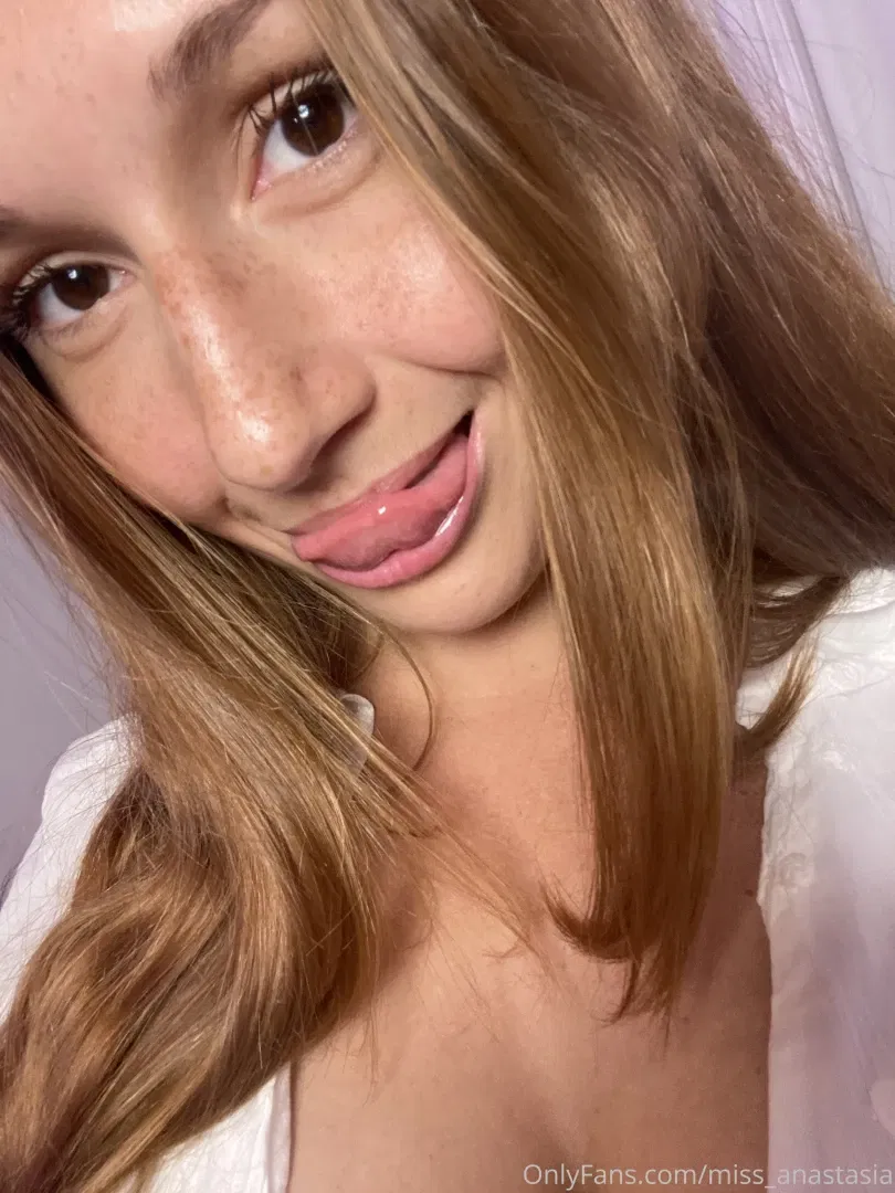 Miss Anastasia's seductive arch