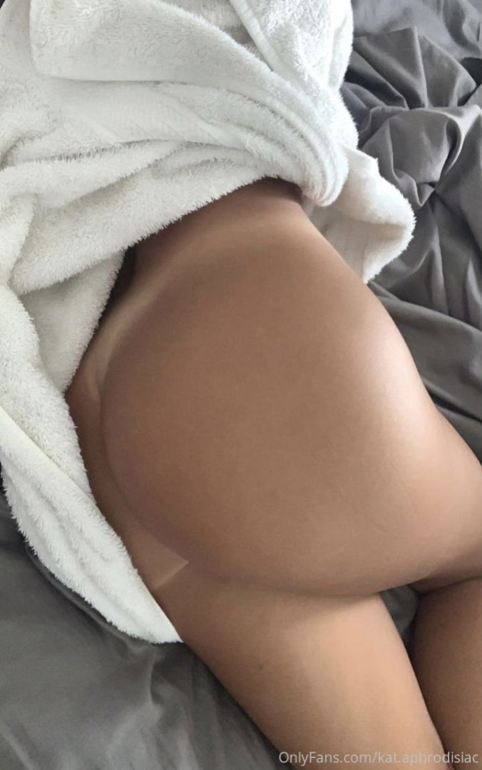 💋 Kat Aphrodisiac ✨🏆 #1 ARAB DICK RATER ( kat.aphrodisiac ...