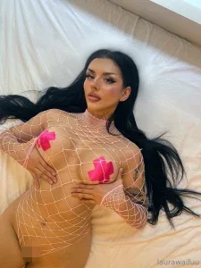 laurawaifuu
