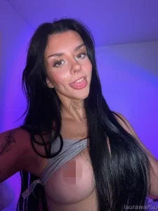 laurawaifuu
