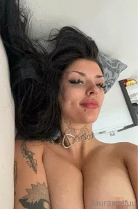 laurawaifuu