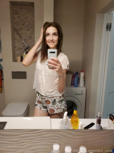 💋 vikiii_cutie_ ( vikiii_cutie_ ) OnlyFans photos on Leakedzone