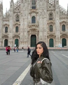 onlylalatheislandgal