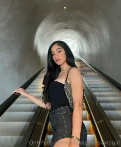 onlylalatheislandgal