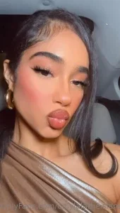 onlylalatheislandgal