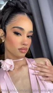 onlylalatheislandgal