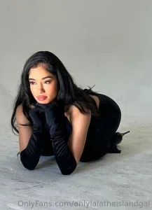 onlylalatheislandgal