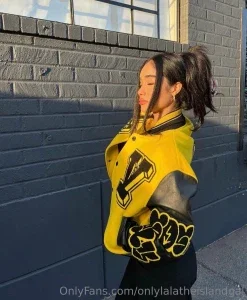 onlylalatheislandgal