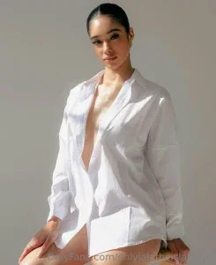 onlylalatheislandgal