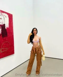 onlylalatheislandgal