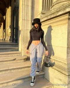 onlylalatheislandgal