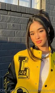 onlylalatheislandgal