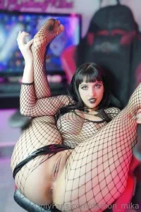 demon_mika