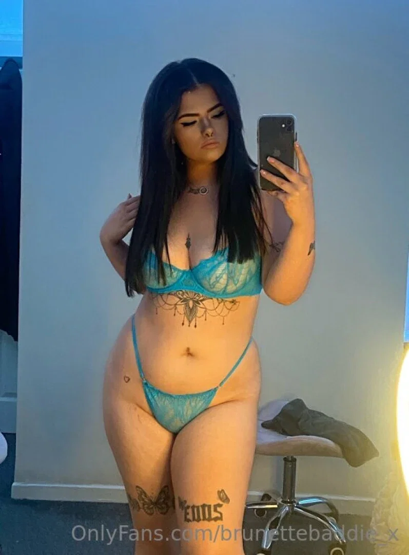 brunettebaddie_x