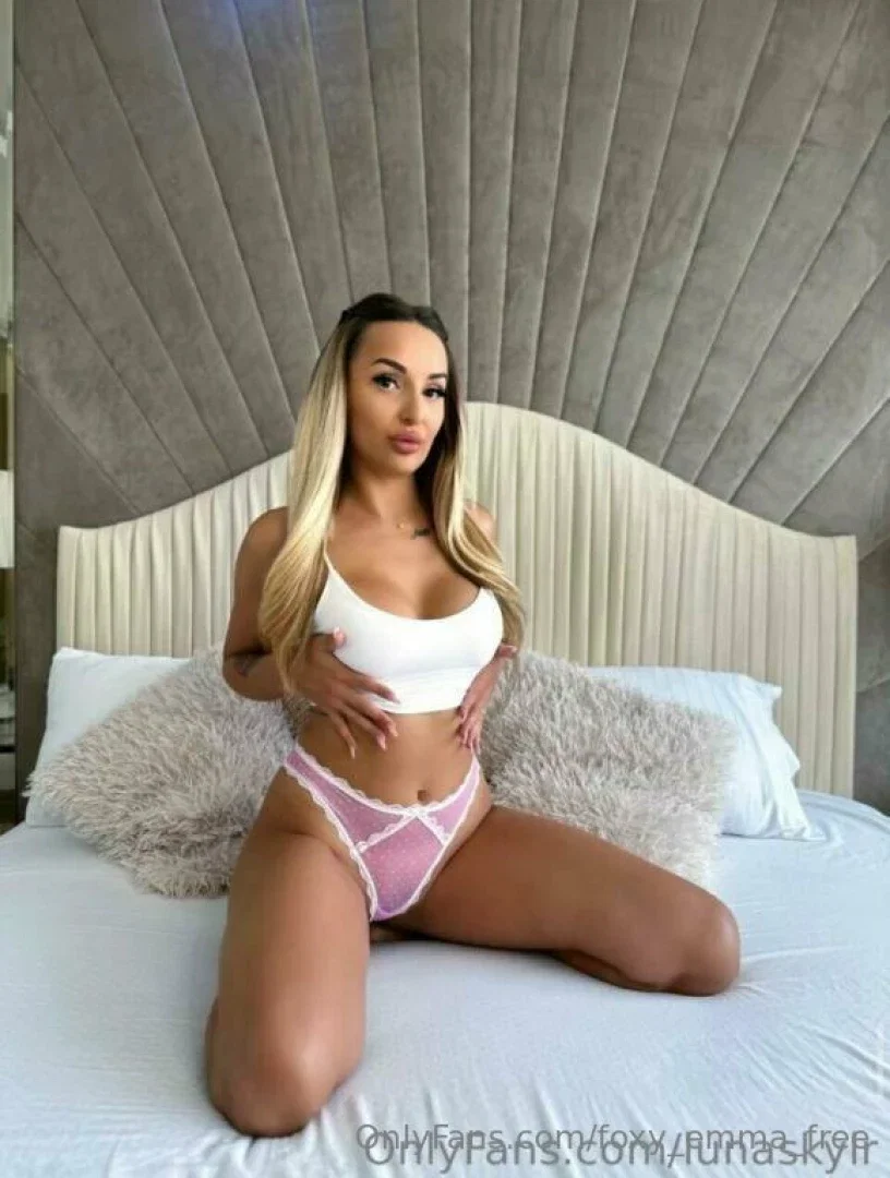 foxy_emma_free