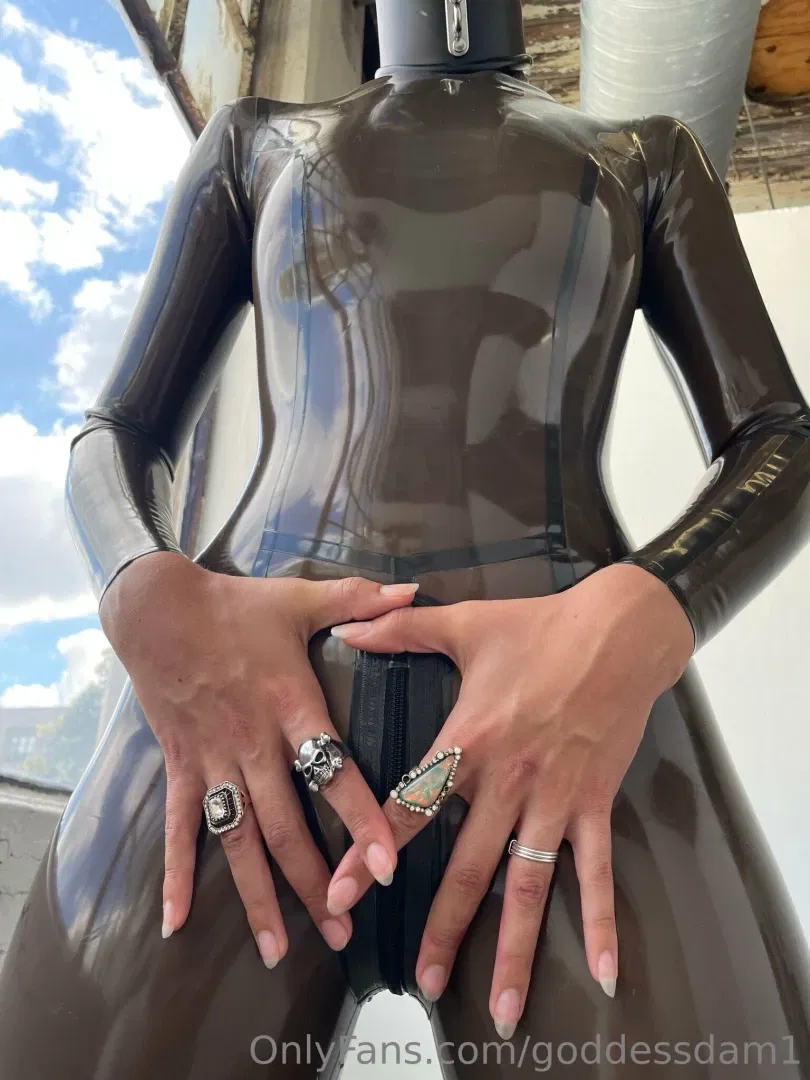 goddessdam1's private moment captured in exquisite detail