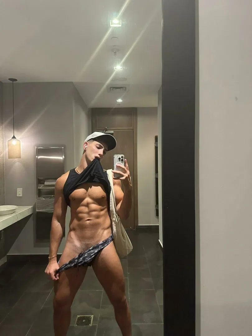 hurricaneee_11 Leaked photo 16856113 - Leakedzone