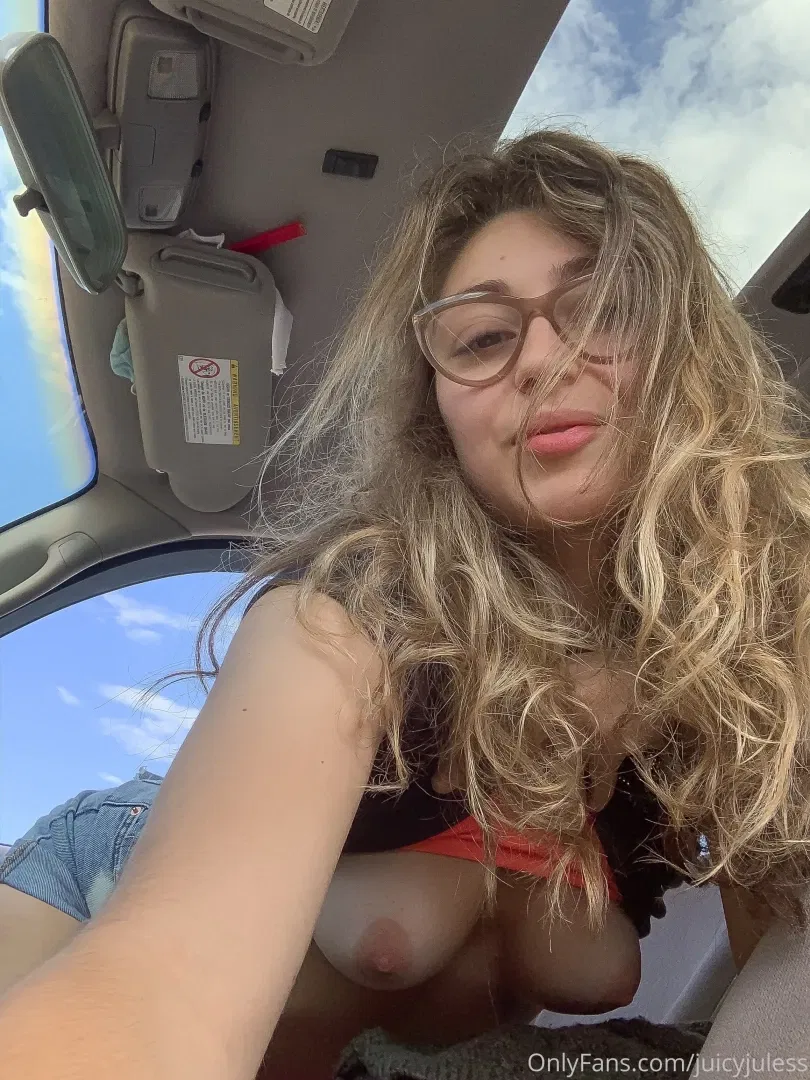 A candid shot of juicyjuless