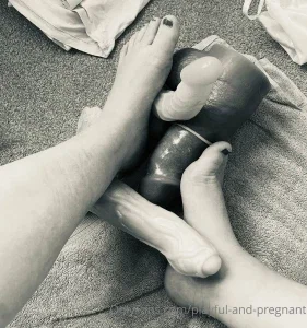 playful-and-pregnant