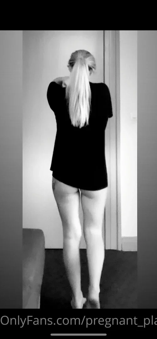 playful-and-pregnant