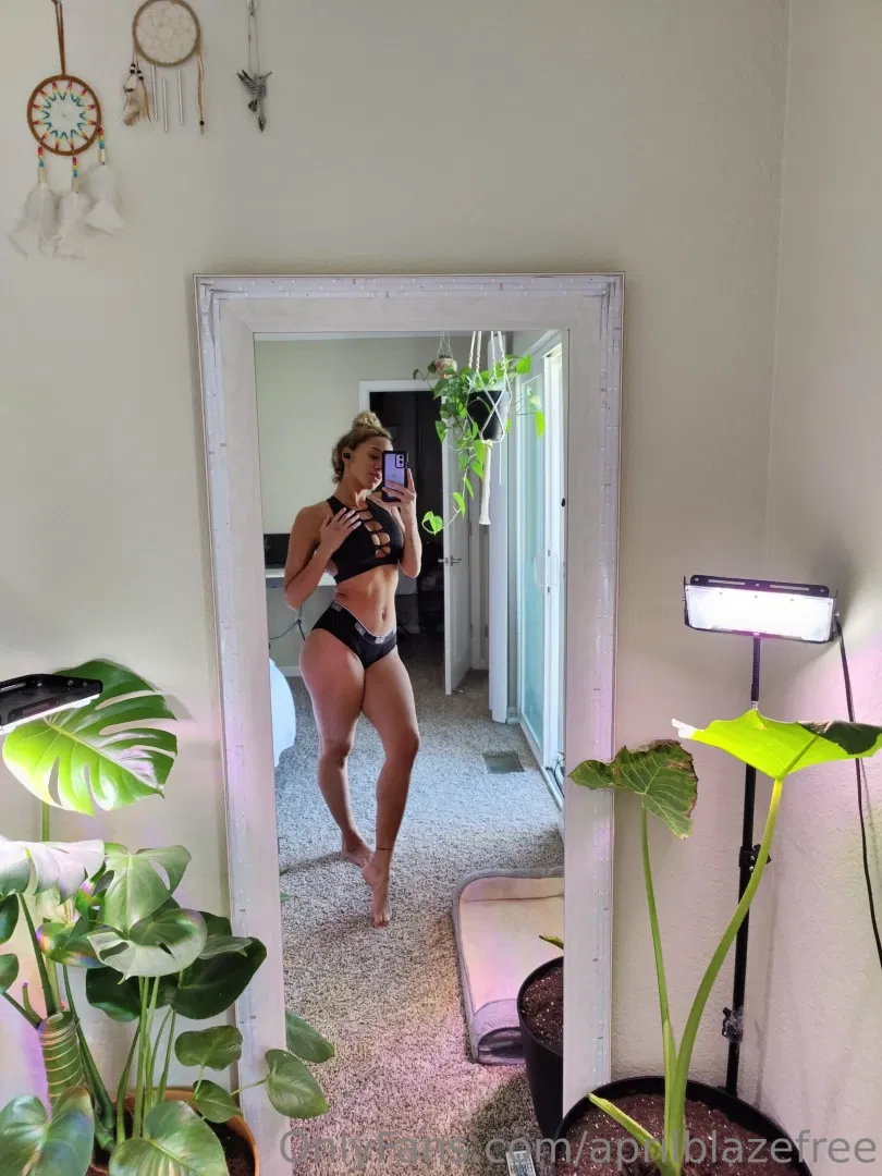 aprilblazefree Leaked photo 18195266 - Leakedzone