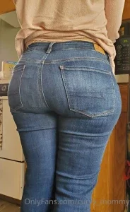 curvy_mommy