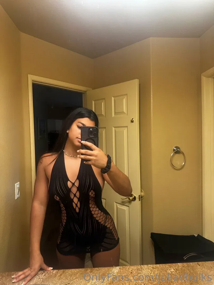 juliadbulks voluptuous form