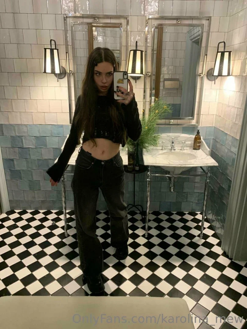 karolina_mew