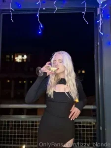 lizzy_blonde