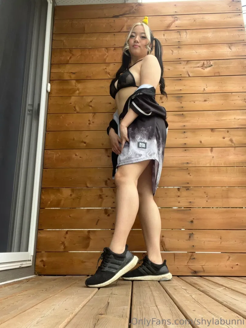 Seductive poseCaptivating glareKinky goddess display