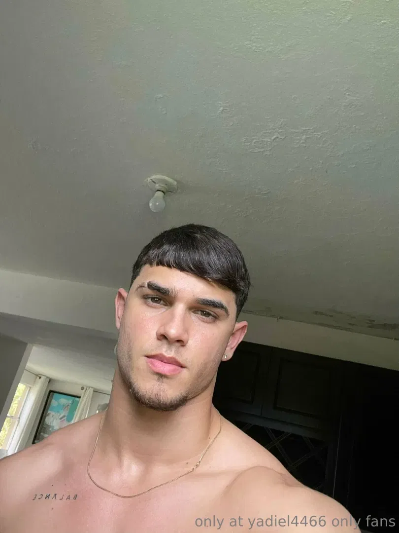 Yadiel4466 enticing you in