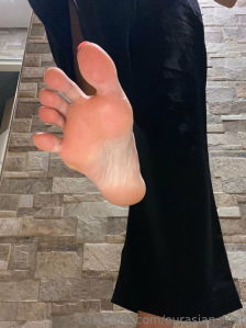 eurasian_feet