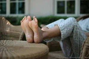eurasian_feet