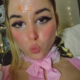 Allie Kat ( xalliekatx ) OnlyFans Hot Photos & Videos